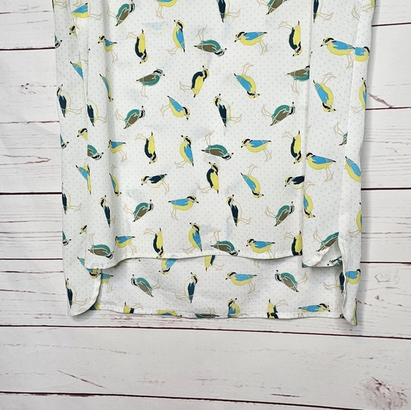 Kensie Bird Pattern Sleeveless Top - Picture 4 of 11